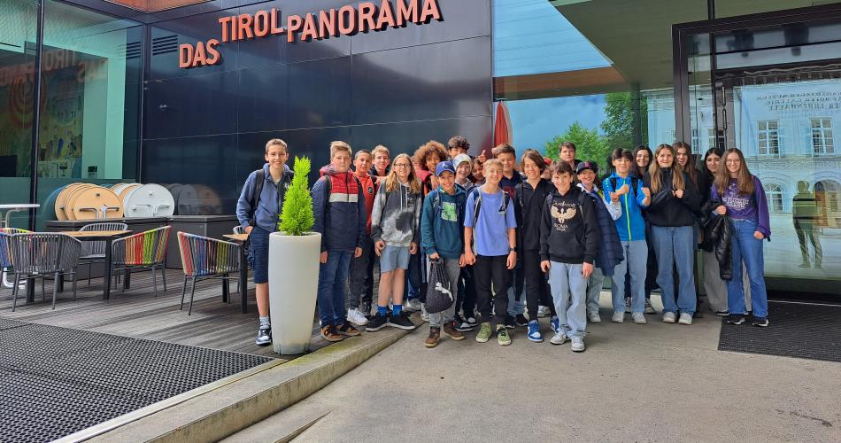 APP ins Museum! Die 3b besucht das Tirol Panorama